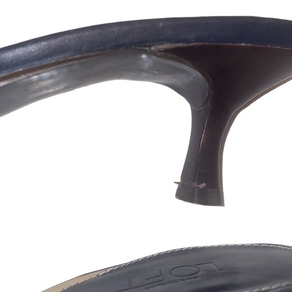 Ann Taylor Loft navy blue leather heels.Front strap.Bow trim. Size 8. 2.5” heels - Picture 9 of 10